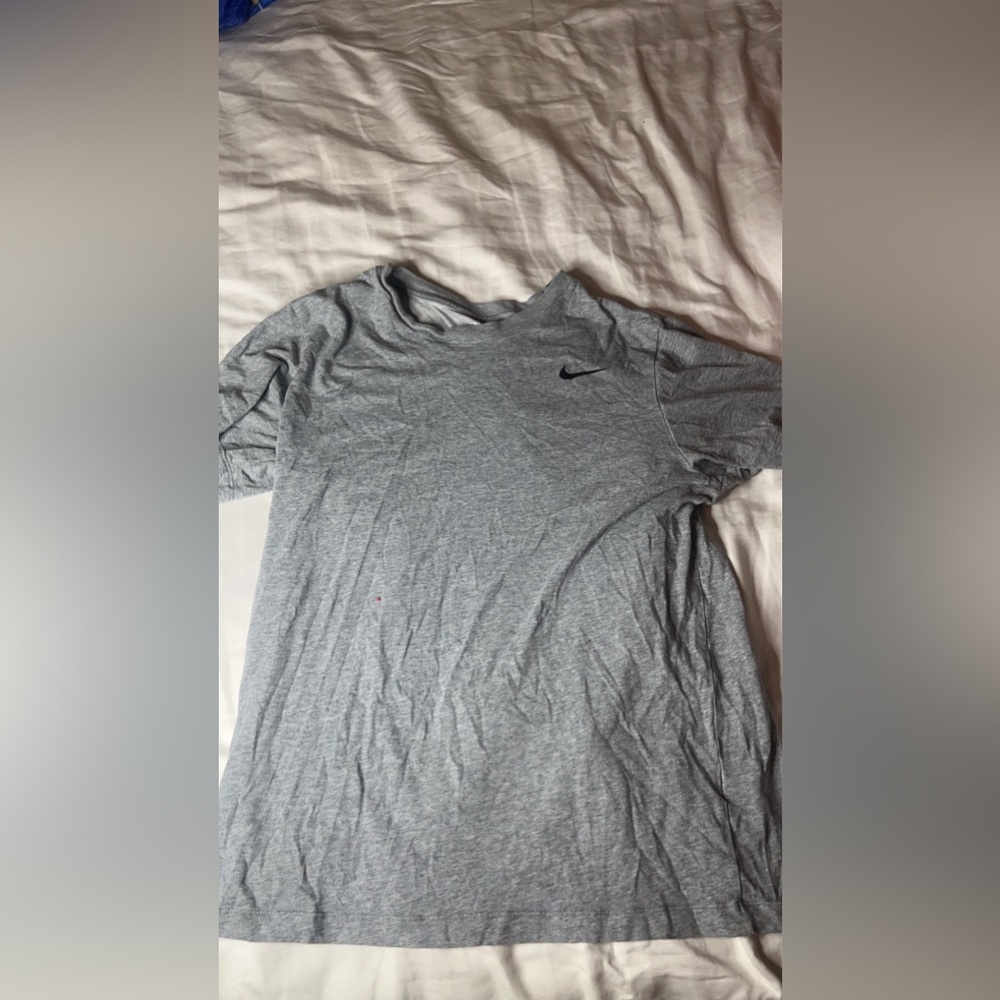 Gray Nike short sleeve shirt